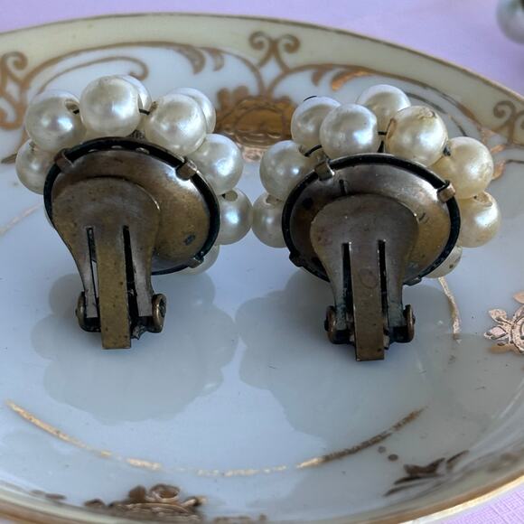 Earring Lot of 2 Pair Vintage 1950's Japan Clip On Bead Earrings - Picture 8 of 8